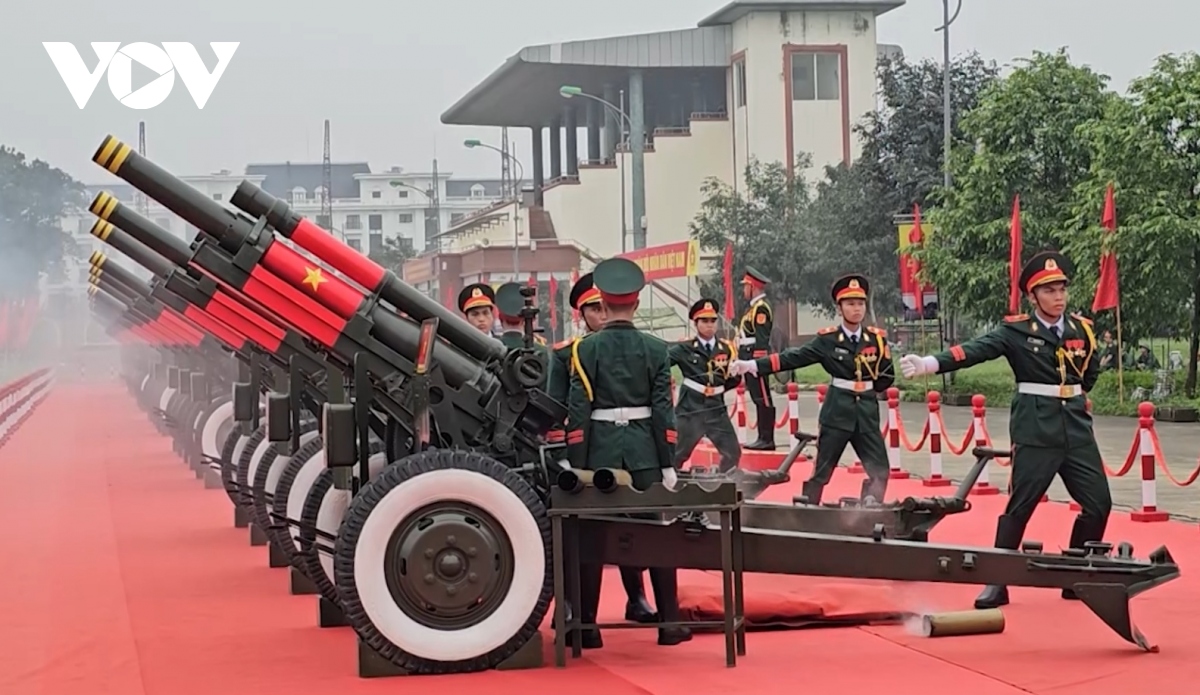 Thượng tướng Nguyễn Tân Cương tổng duyệt diễu binh các lực lượng quân đội